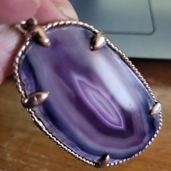 Beautiful Agate Pendant with silver landing and clasp~ Unmarked - Picture 7 of 7